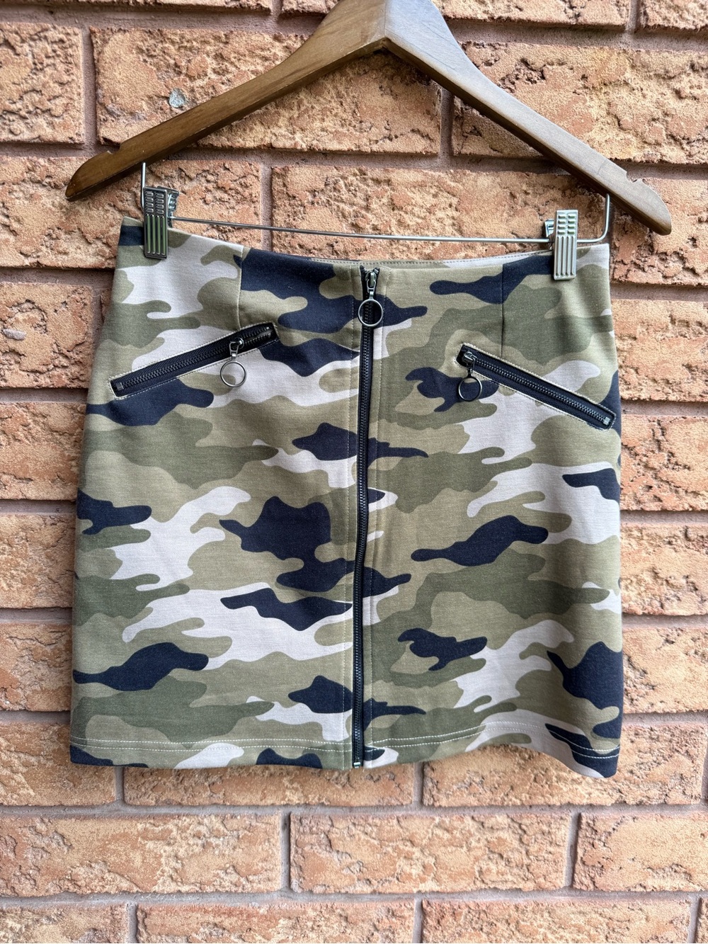 💫4/$25 • Ardene Camouflage Cargo Mini Skirt - Y2K Style with Zipper Pockets